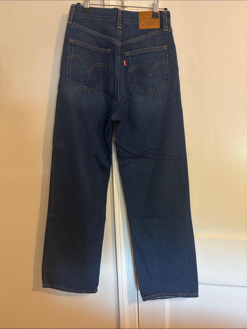 Levi’s Premium Ribcage Straight-Leg Ankle Jeans - Picture 3 of 4